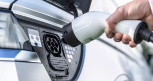 Penasaran Biaya Charge Mobil Listrik di SPKLU Ini Detailnya