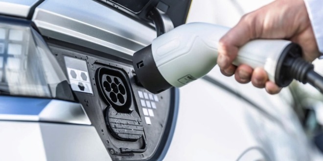 Penasaran Biaya Charge Mobil Listrik di SPKLU Ini Detailnya
